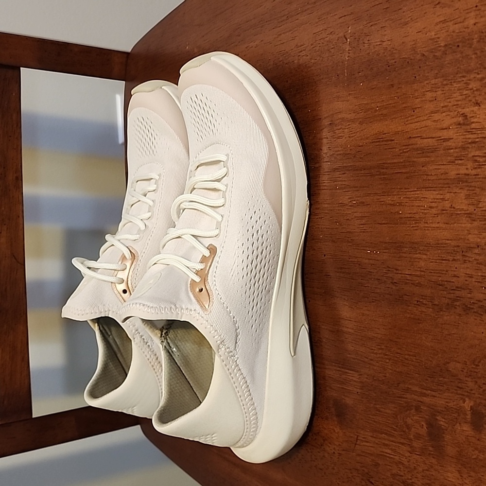 OluKai Kaholo Tapa Tan Neutral Breathable Athletic Sneakers Womens 9.0